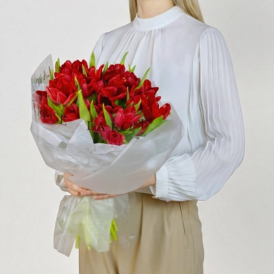 Букет красных тюльпанов